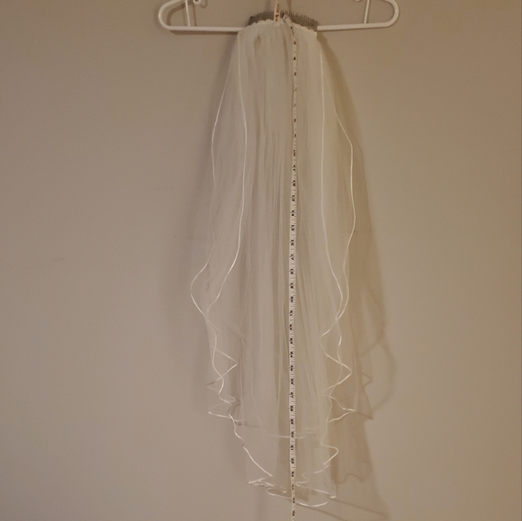 💙Wedding veil 👰. 35" long and extends to 50" width.💙 - Picture 3 of 6